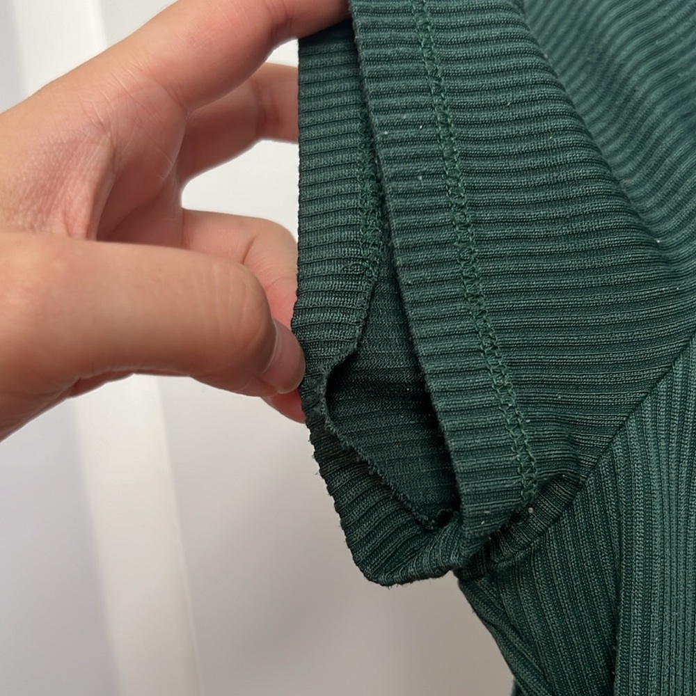 HOLLISTER Ribbed Top - Picture 4 of 4